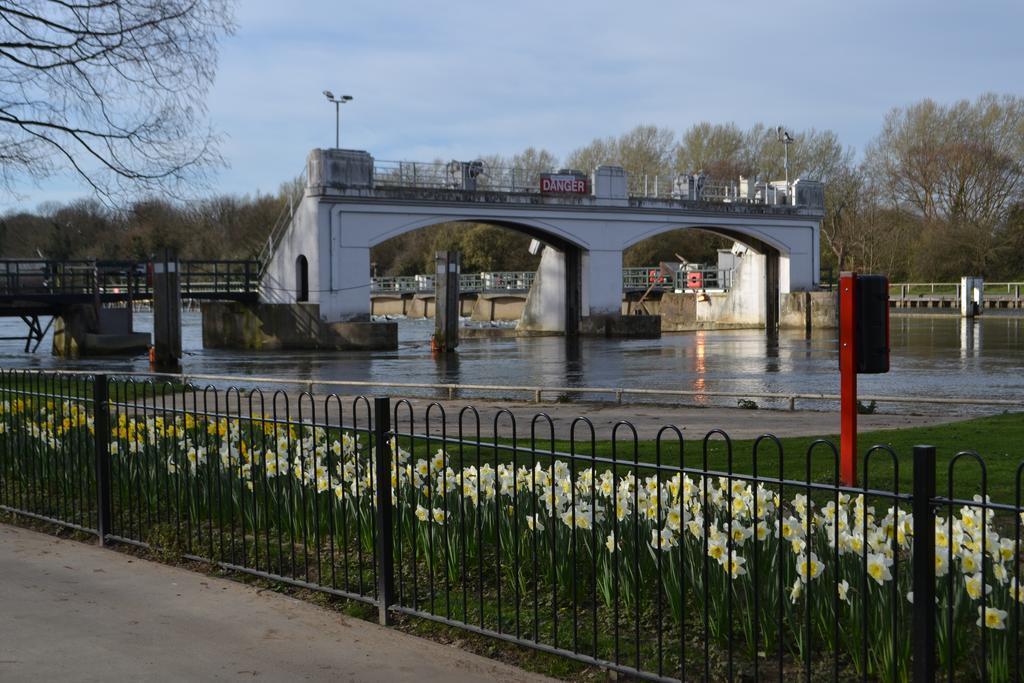 The Lensbury Resort Teddington Dış mekan fotoğraf